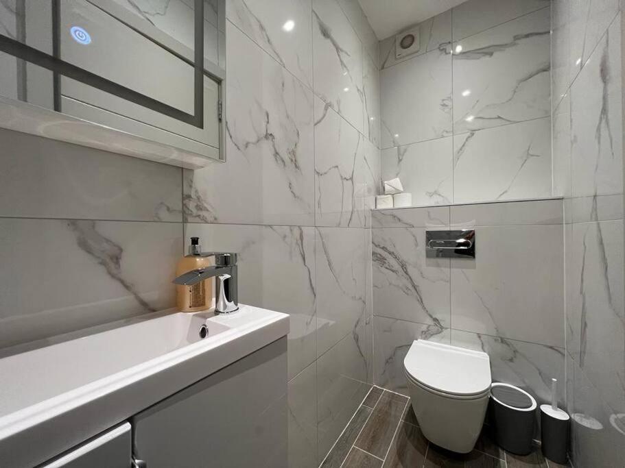 Star London Finchley Road 1-Bed Hideaway Apartment Exterior photo